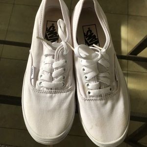 Vans white sneakers (6.0 men’s / 7-7.5 women’s)